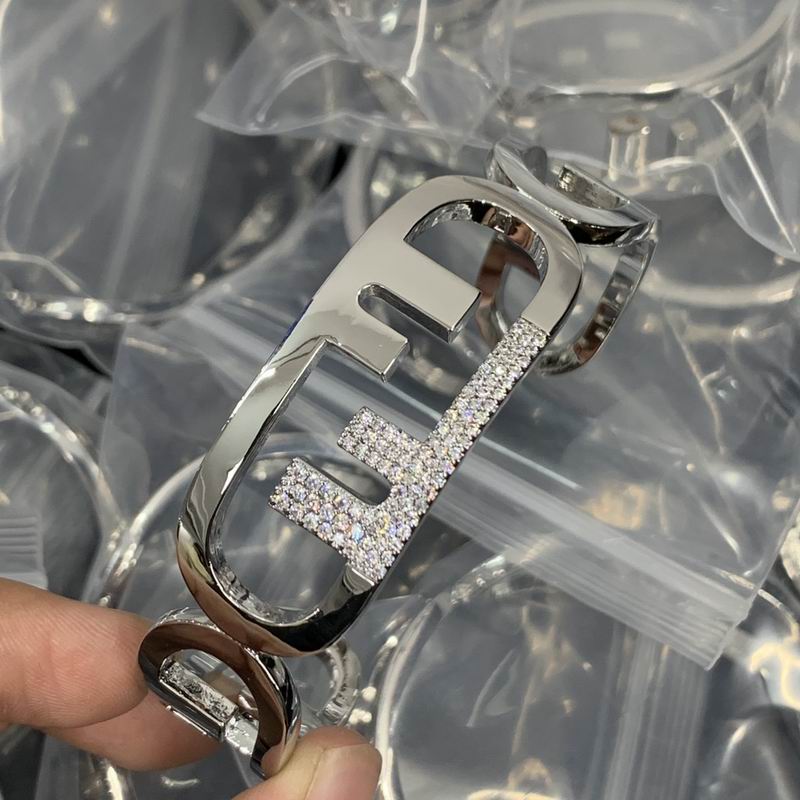 Fendi bracelet 12lyr13